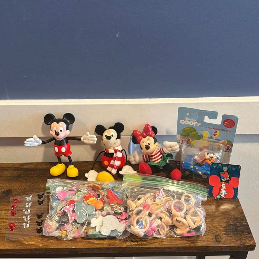 Disney Mikey Minnie mouse lot - Birthday decor cupcake rings